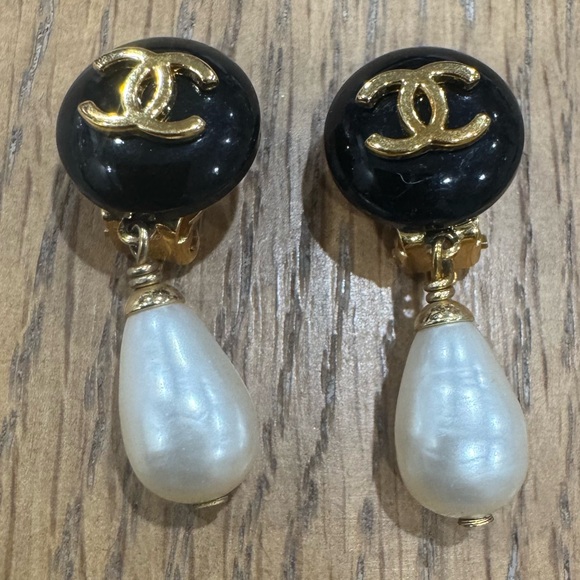 CHANEL Vintage Black and Gold Earrings with Pearl Accent - Picture 1 of 2